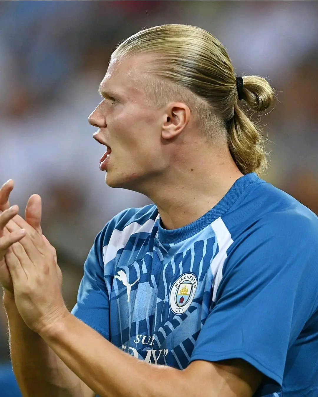 塞维利亚转会期更衣室发声；志在社区盾名次提升；话题不断；控场能力受关注