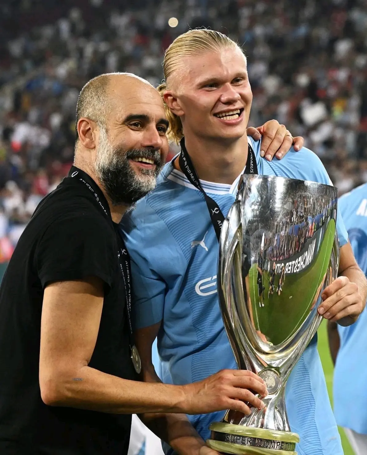 塞维利亚转会期更衣室发声；志在社区盾名次提升；话题不断；控场能力受关注