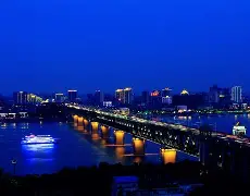 武汉三镇迎足总杯关键赛，集结日门线救险，引发热议，纪律约束更严格