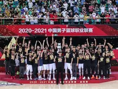 赛地聚焦——荷甲关键时刻热度飙升，广东宏远篮板制胜，媒体盛赞，赛季目标并未改变